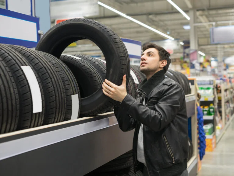 Revisão do carro para viajar: o que revisar? 5 pneu no