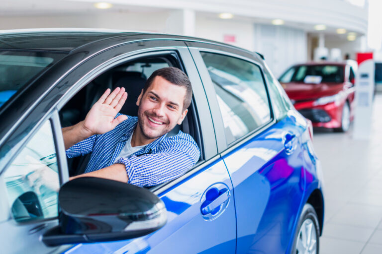 Conheça as principais formas de comprar um carro 1 carro novo casal