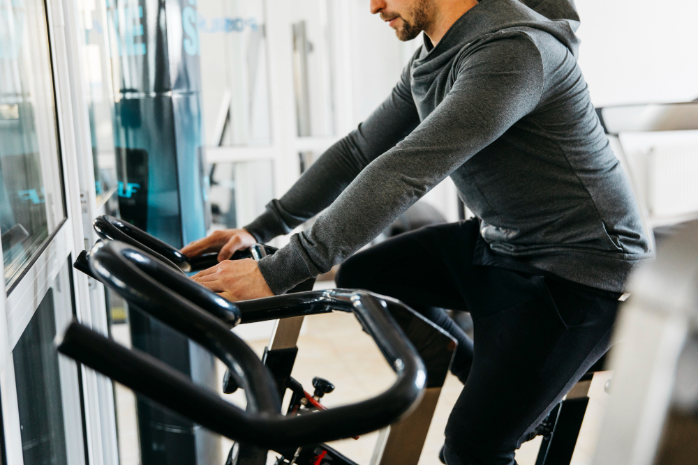 Exercícios para o coração: quais são os melhores? 4 beneficios da bicicleta ergometrica 3