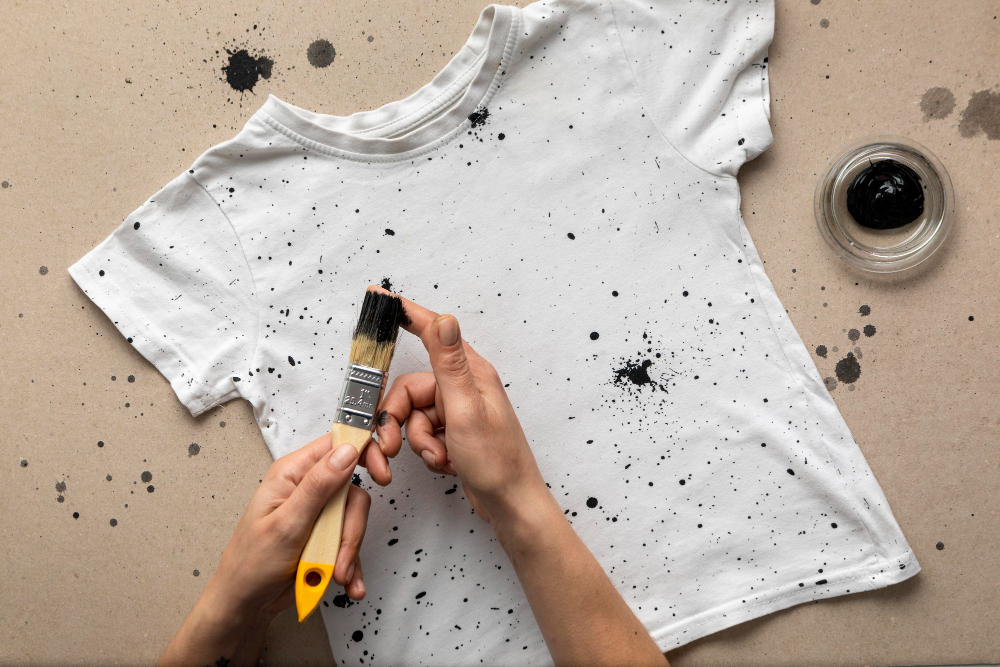 Pintar as roupas usadas vale a pena? 4 tingir roupa com tinta