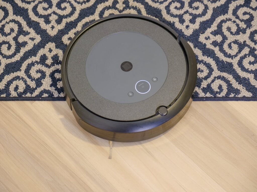 Robô aspirador com base autolimpante: quais modelos são ideais para quem tem pets em casa 1 Robô aspirador com base autolimpante