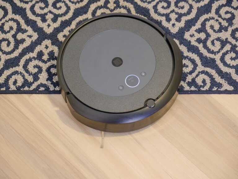 Robô aspirador com base autolimpante: quais modelos são ideais para quem tem pets em casa 1 Robo aspirador com base autolimpante